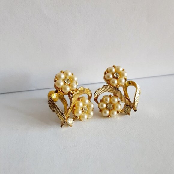 Vintage Earrings Screw Back Flower Faux Pearl Rhinestones Gold Tone Cottagecore - Picture 5 of 5